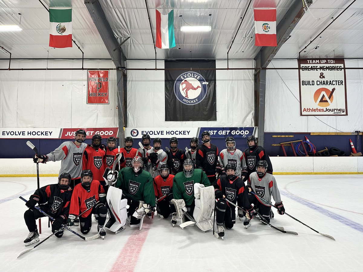 BKSelectsboys's tweet photo. 14’s cranking some 3v3 at Evolve #TheShield⚜️ #JustGetGood https://t.co/9ax6P09WSg