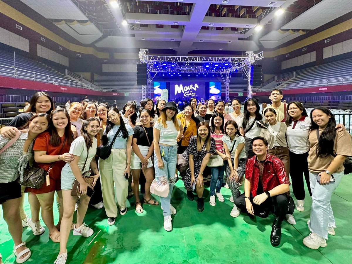 OfcMoisters_'s tweet photo. Moisters fanmily @ Moira Live in Davao tonight 🤍 Thank you Moisters Davao!! @MoistersDavao https://t.co/SsLWEjJTc5