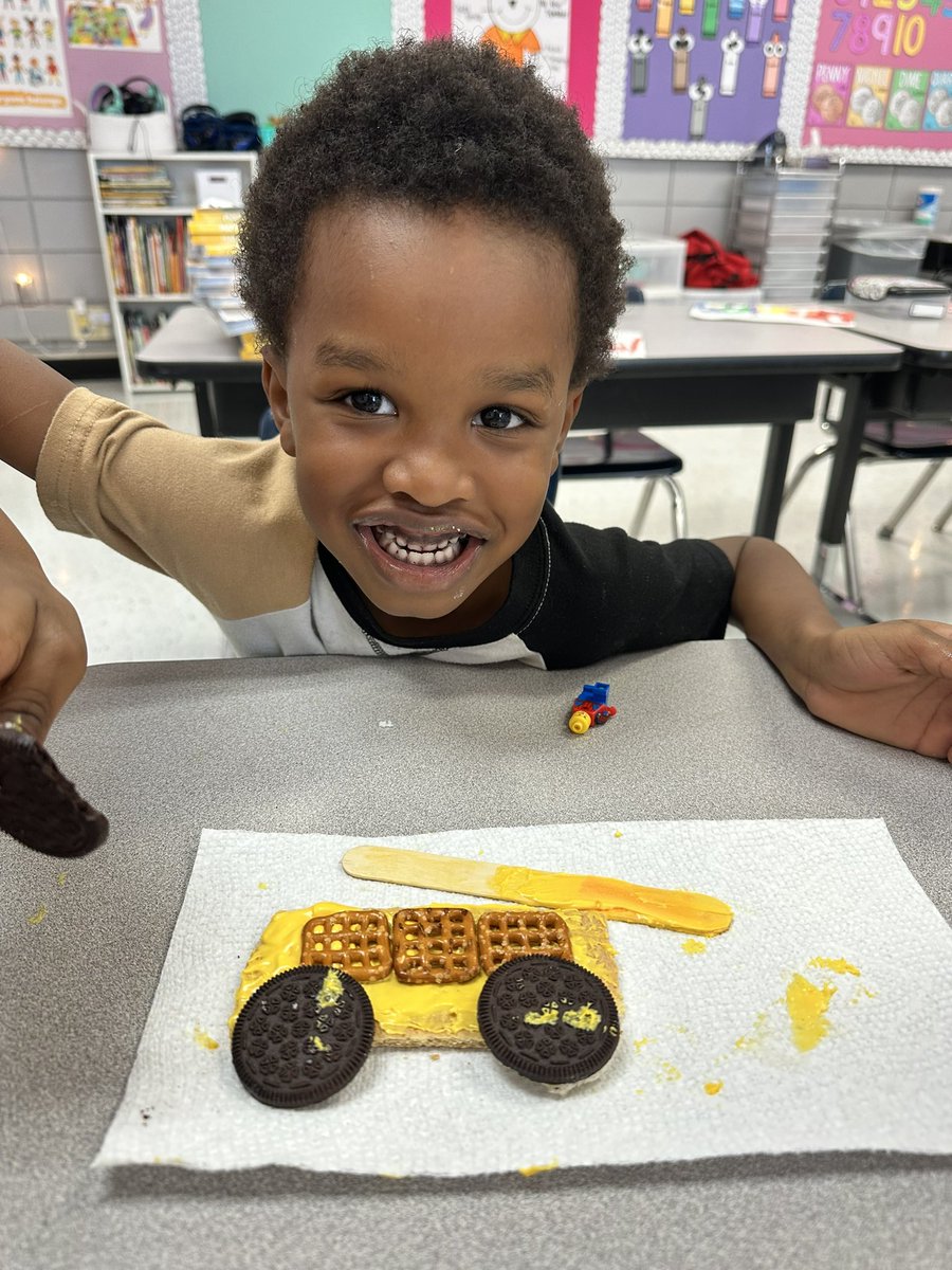 Yesterday <a href="/PeteTheCat/">Pete the Cat</a> sent us on a surprise scavenger hunt around <a href="/GlendaleElemISD/">Glendale Elementary School</a> to tour our new school! We had so much fun looking for him &amp; making our school bus snack to celebrate our first week in kindergarten! #isdkinder <a href="/ISDSchools/">Independence School District</a>