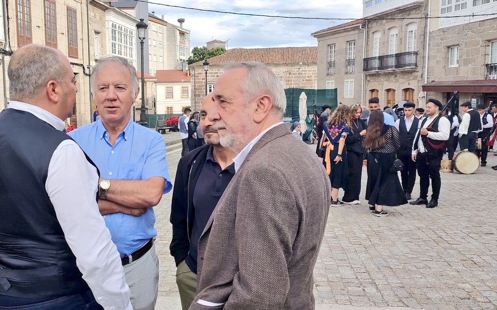 ChantadaConcell's tweet photo. Tarde de VII Foliada Carroceira, de xogos tradicionais para a cativada e de ambiente carroceiro nas rúas da vila antes de comezar esta noite co desfile do Folión de Carros de Chantada. 

https://t.co/WURSwjf42C

#FestasdeChantada #Chantada #FolióndeCarrosdeChantada https://t.co/X5TEPQRdpH