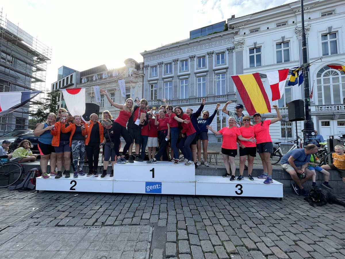 3de plaats bij de #SlagomGent voor de #ZeeuwseDeernen.
Lekker geroeid dames 💪🏼🚣🏻‍♂️🥉
#sloeproeien