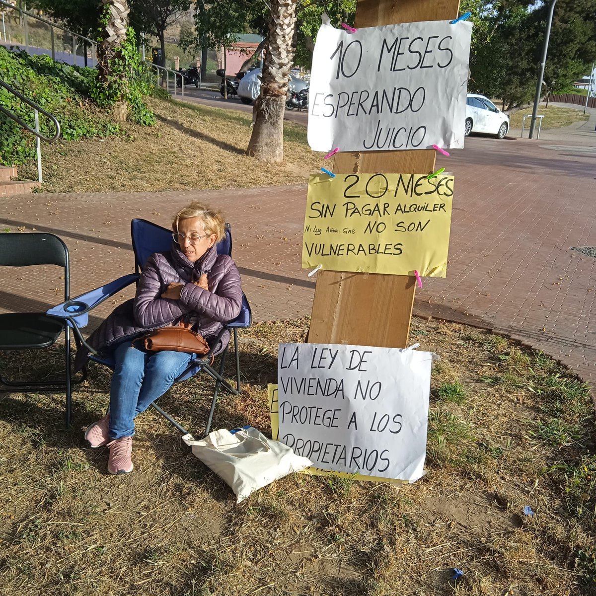 PaquiGutirrez7's tweet photo. Vergüenza de país y vergüenza ser española .somos víctimas de 1 y 2 erika susi rocio ana maika ect. Lo mismos si nos hubiesen dado un picó .no .nos hubiese costado sudor y lágrimas recuperar nuestras casas https://t.co/poJTkiPA0y