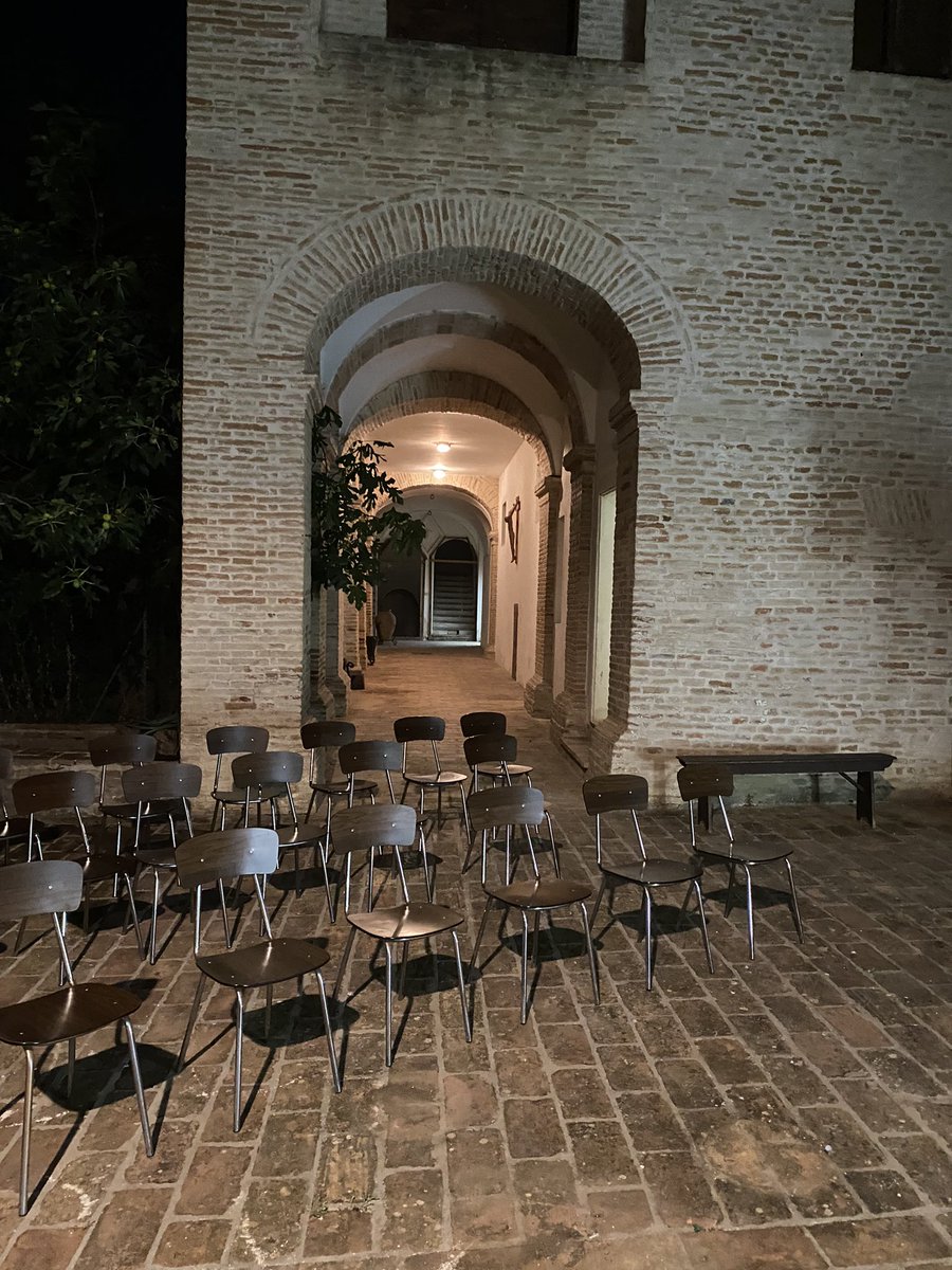 rosiver_'s tweet photo. Metti una serata al chiostro del monastero dove hai trascorso gran parte della tua infanzia… una serata di musica in un luogo del silenzio. 
Atmosfera magica!!! https://t.co/jz9f4LV1pO