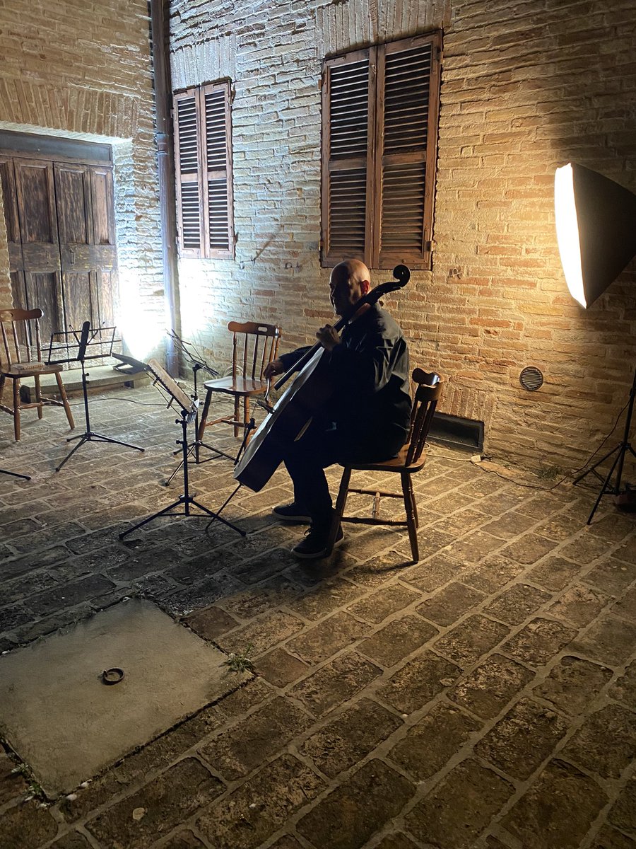 rosiver_'s tweet photo. Metti una serata al chiostro del monastero dove hai trascorso gran parte della tua infanzia… una serata di musica in un luogo del silenzio. 
Atmosfera magica!!! https://t.co/jz9f4LV1pO