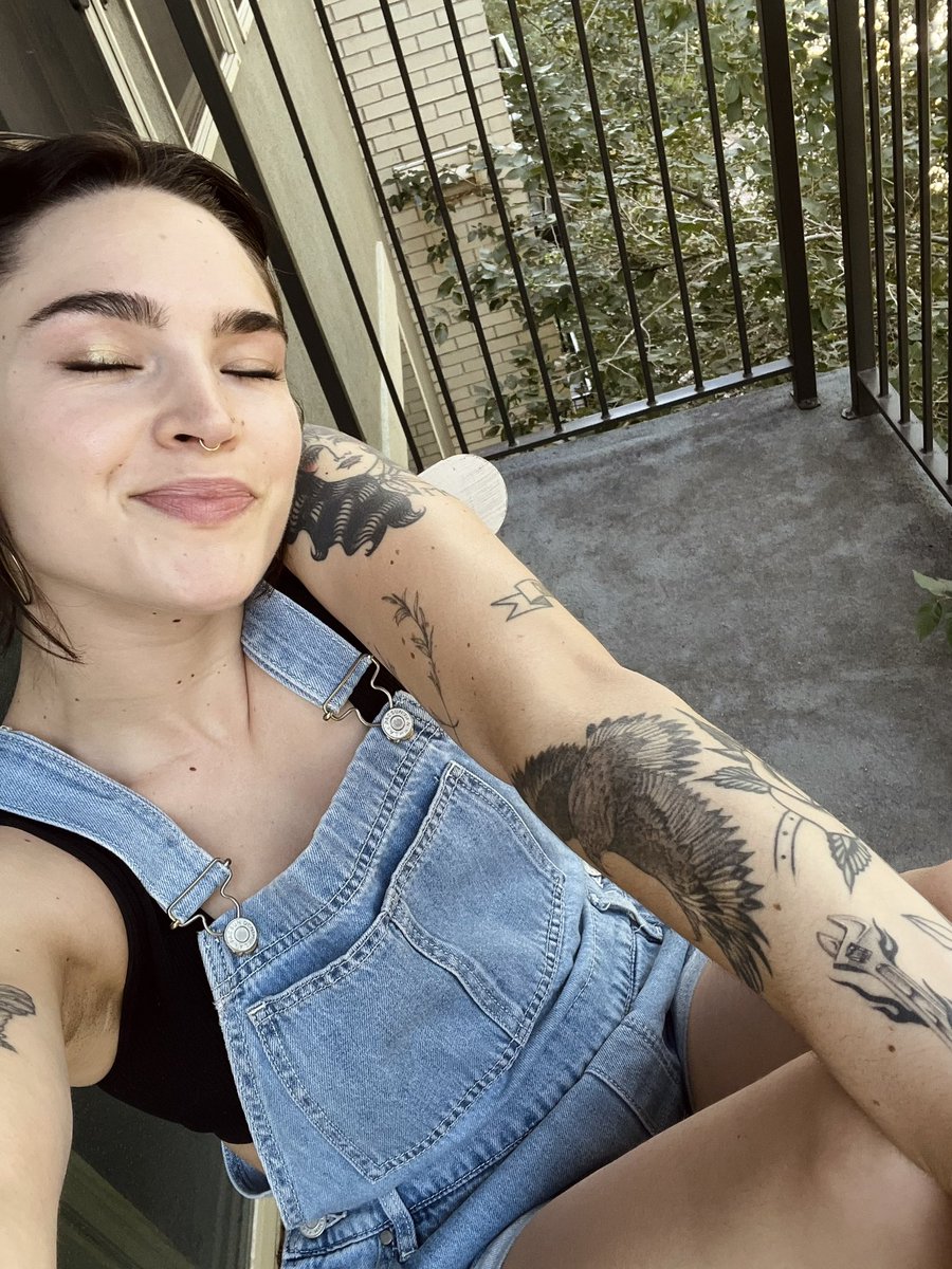 3mmageddon's tweet photo. Only overalls. I only want overalls https://t.co/nFgGVTbHld
