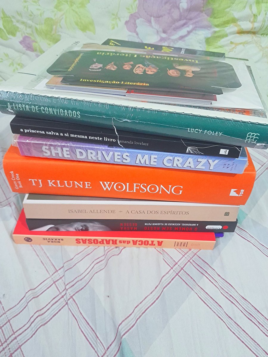 Skydier1's tweet photo. Finalmente chegaram todos os livros que pedi nessas promoções malucas 

Só a agradecer aos @BestPromosBr @promodelivro @moliterarios  que me deixaram ligadas nos melhores preços ❤️❤️❤️ https://t.co/Q4flNotawP