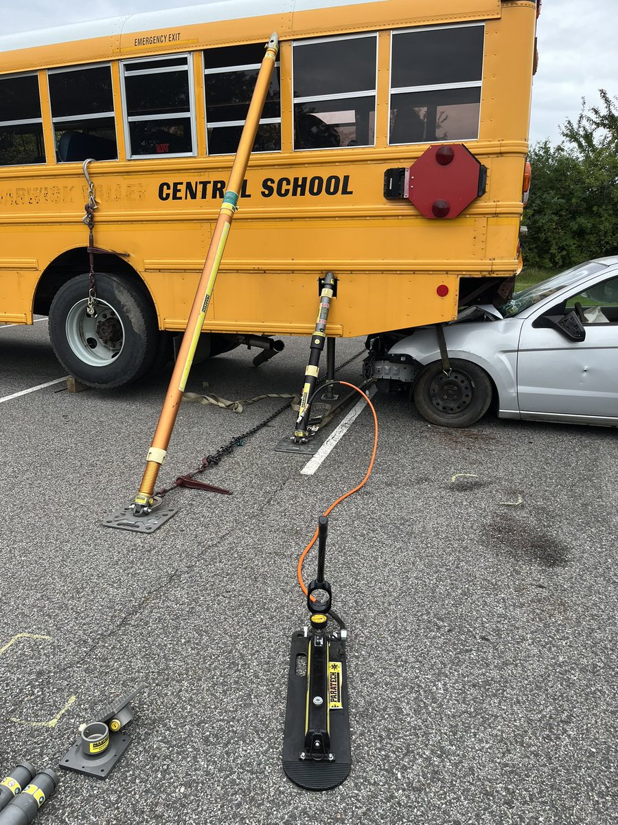 MarchianoTom's tweet photo. Thank you @SpecRescueInt & @Paratech_Inc for a great class this week! Never stop training! #Paratech #TechnicalRescue https://t.co/8t4kDvgAEM
