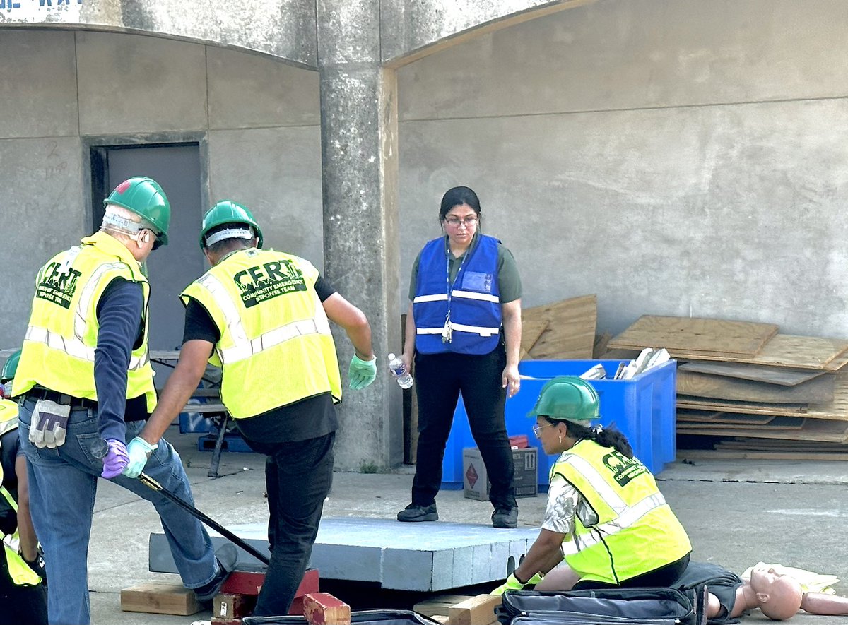DallasCERT's tweet image. 🎉Congratulations to our newest CERT course graduates!!  A big thank you to all of our volunteer victims for helping today too! 

To learn more about how you can prepare for a disaster sign-up for the October course on DallasCERT.com.