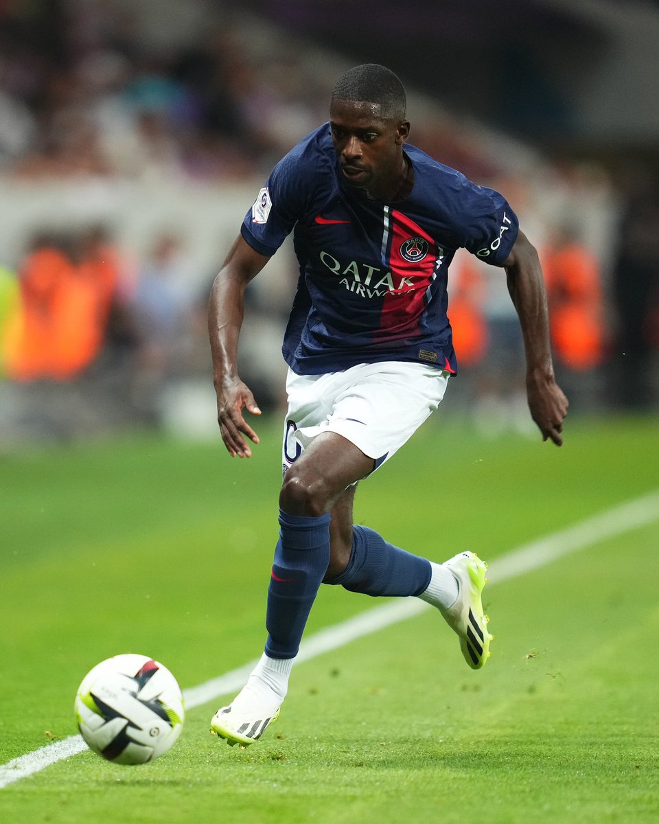 _BeFootball's tweet photo. Le début de match d’Ousmane Dembele messieurs, dames. 😅💣

Il est en train de bousiller le côté gauche Lensois, il n’y a pas d’autre mot. Medina et Machado ne peuvent que faire faute pour l’arrêter. ❌👊

Impressionnant. ⚡️ https://t.co/R5t95pmNHw