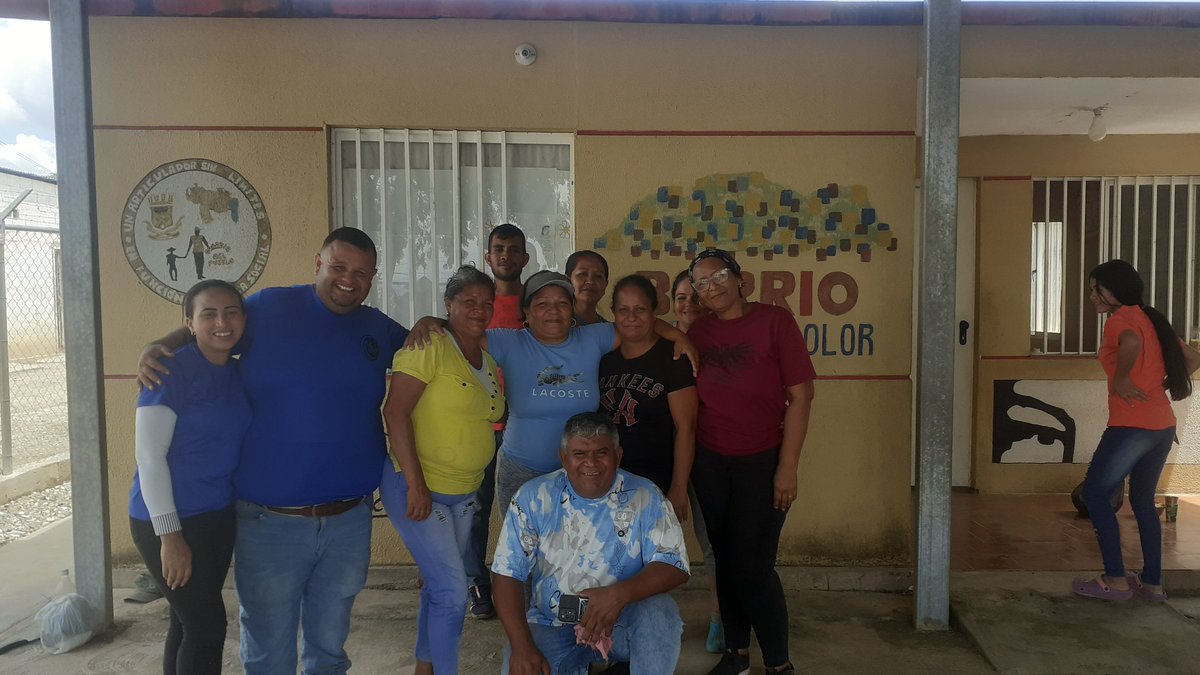 Claphugochavez6's tweet photo. Operativo Social en el Clap  Trigal uno y Colina de Santa Rosalia .Base de Misiones  Corazon de Chavez https://t.co/N11XHuM7Yt