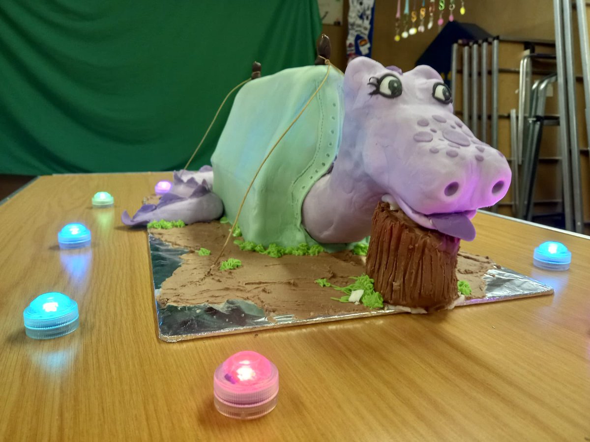 2ndLPguides's tweet photo. Happy Birthday Heather! Having a birthday on camp has meant loud singing at every opportunity and several Guiding themed presents, as well as this amazing cake for pudding #2LPG @Girlguiding @gguidinganglia #JubileeCampsite https://t.co/E7Yt9q18vw