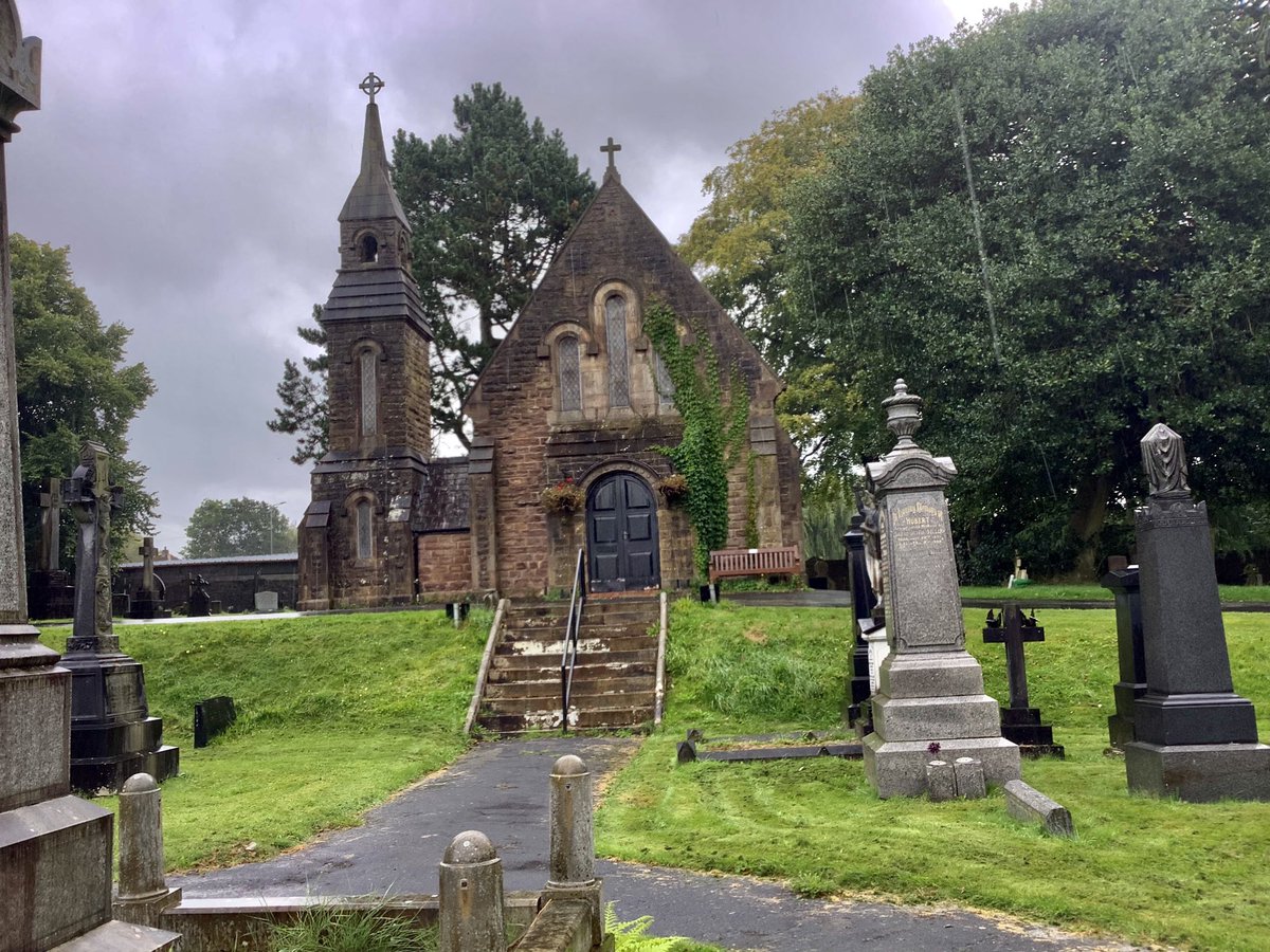 GraveStories's tweet photo. The beautiful ⛪️ Dissenters Chapel, Chorley, Lancashire UK
#cemetery #chapel #graveyard #beautyindeath https://t.co/3oKLfxGtGQ