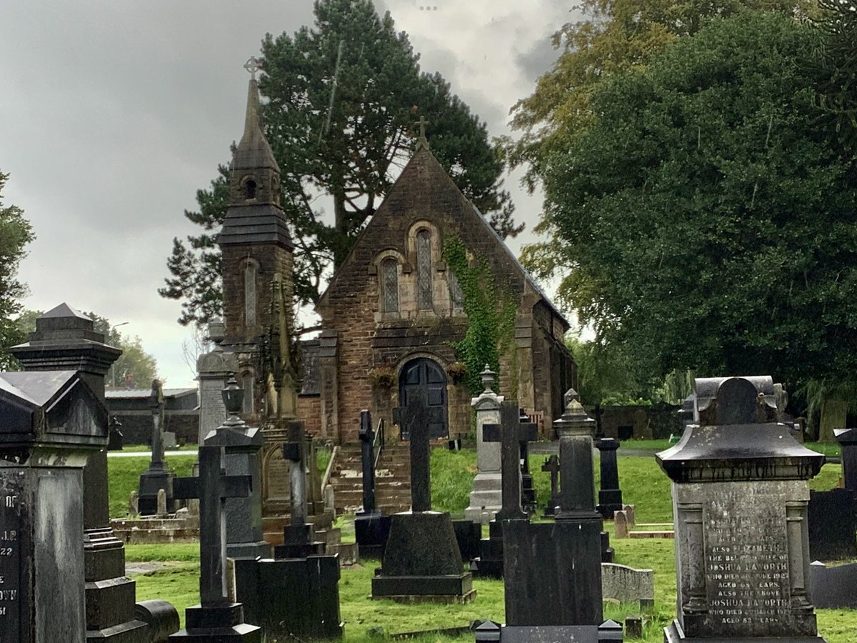 GraveStories's tweet photo. The beautiful ⛪️ Dissenters Chapel, Chorley, Lancashire UK
#cemetery #chapel #graveyard #beautyindeath https://t.co/3oKLfxGtGQ