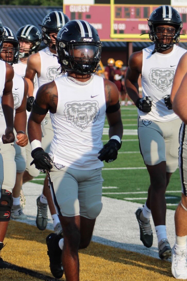 jy_elle's tweet photo. Great Win Yesterday 🖤!  @BearDownHOCO https://t.co/8fsHdIQPLY