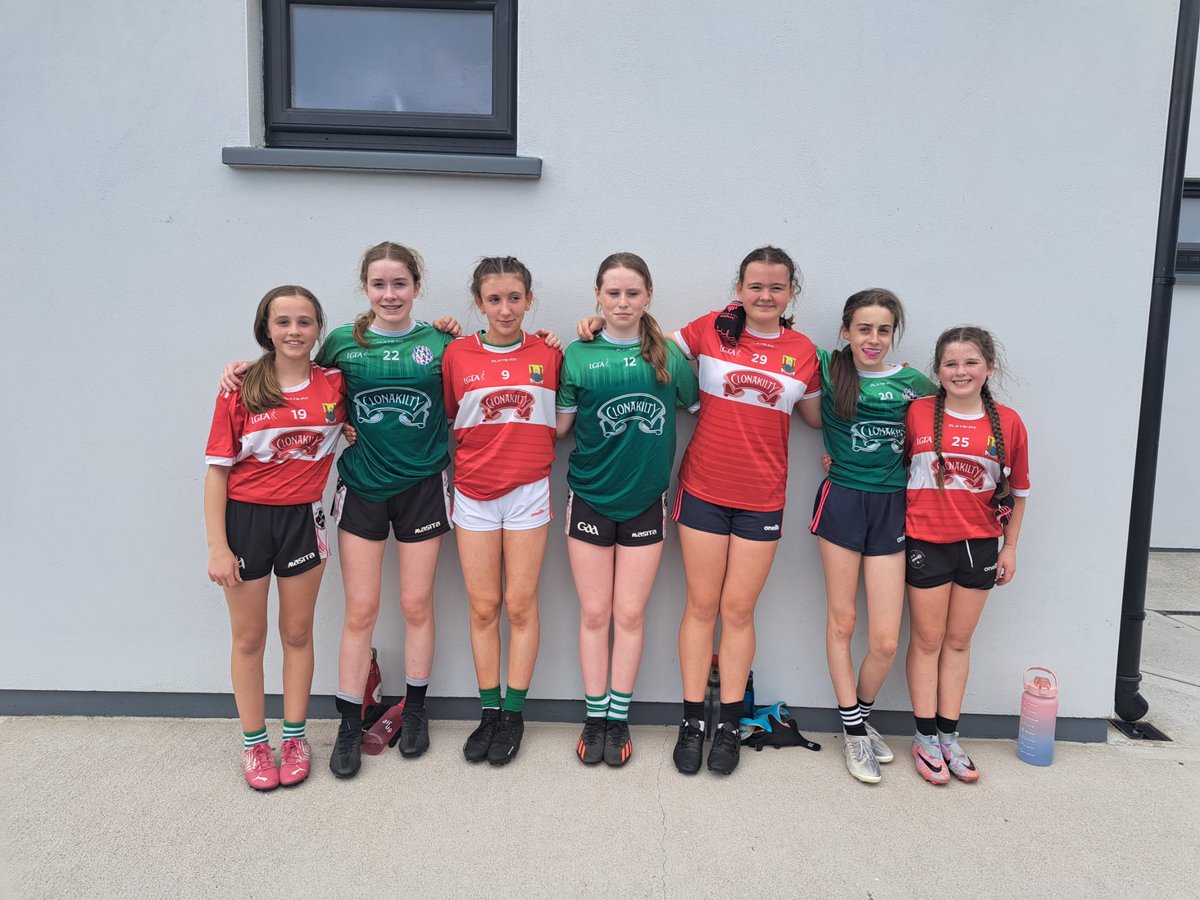 Well done to our u13 girls who represented the club at the Mid Cork LGFA blitz today. Ellie Crowley, Alice How, Kate Murphy, Emma O'Sullivan, Emily Kelleher, Faye Crowley, and Áine Duff. ⚫⚪👏