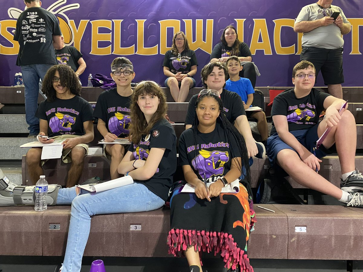 Tigerbots2183's tweet photo. Tigerbots Scouting team  sharing information with the drive team for alliance selection!  Great job scouting! @HahnvilleHigh https://t.co/oqKmOvJ0Vk