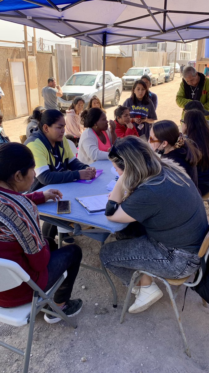 fptUNAP's tweet photo. Nuestro equipo se trasladó hasta la olla 🥘 común Mink’a de la toma “La Pampa” de  #altohospicio para preparar más de 2️⃣5️⃣0️⃣ raciones de comida 🍝, las cuales fueron entregadas a los que más lo necesitan 🙂

#SomosTerritorio https://t.co/4XfwyQjxNJ