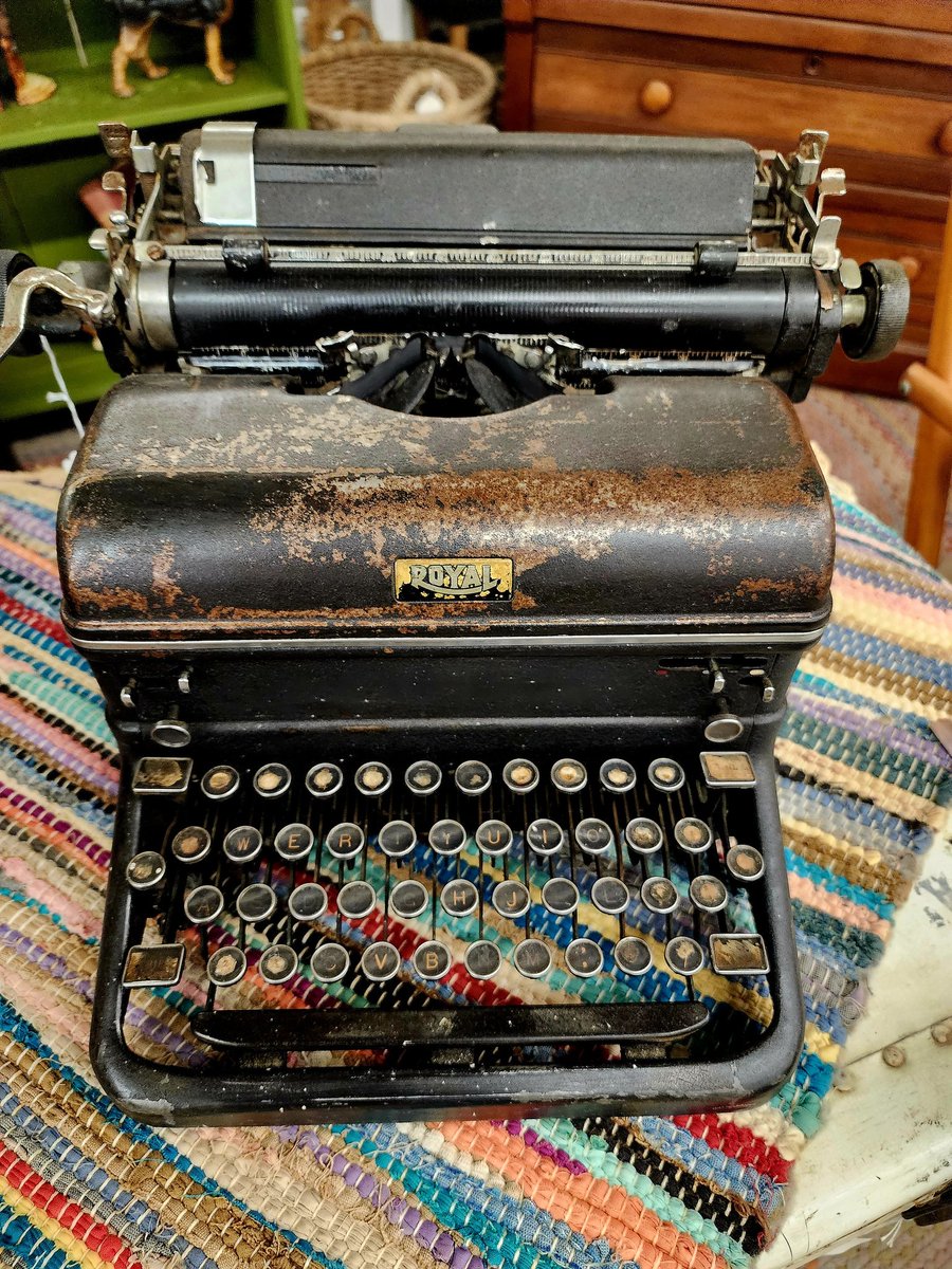 BlueSmokeFire's tweet image. This is your only option.  Are you still going to be a writer?

#WritingCommunity 
#ReadingCommunity
#typewritter