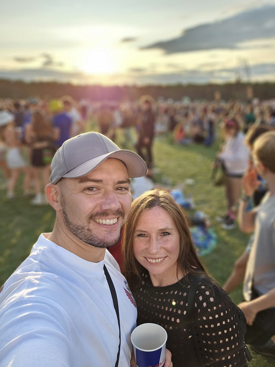 narcolepticken's tweet image. #leedsfest #lookoutforeachother #samfender