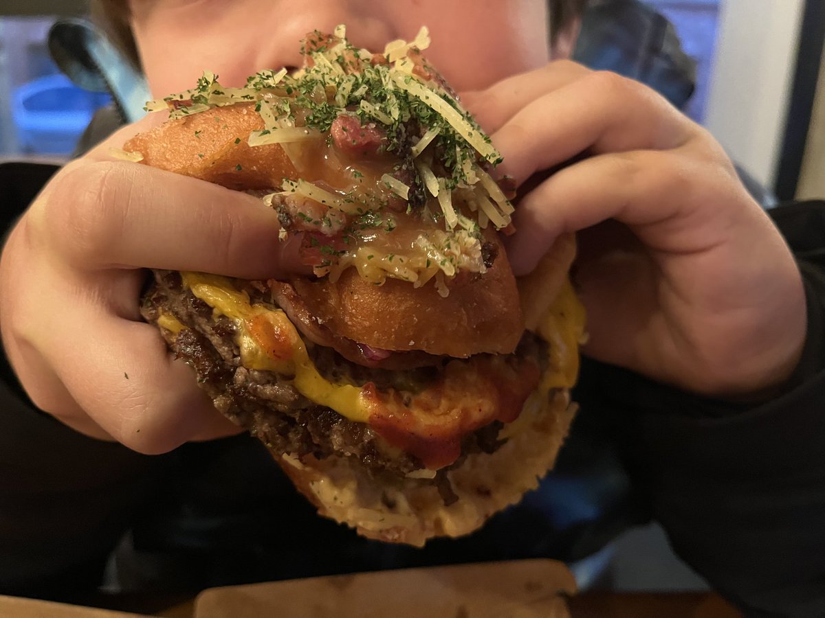 PatriciaSexton's tweet photo. Had this for a meal then an angioplasty for dessert 

#BurgerWellington #GorillaBurger https://t.co/WvOY9mS77f