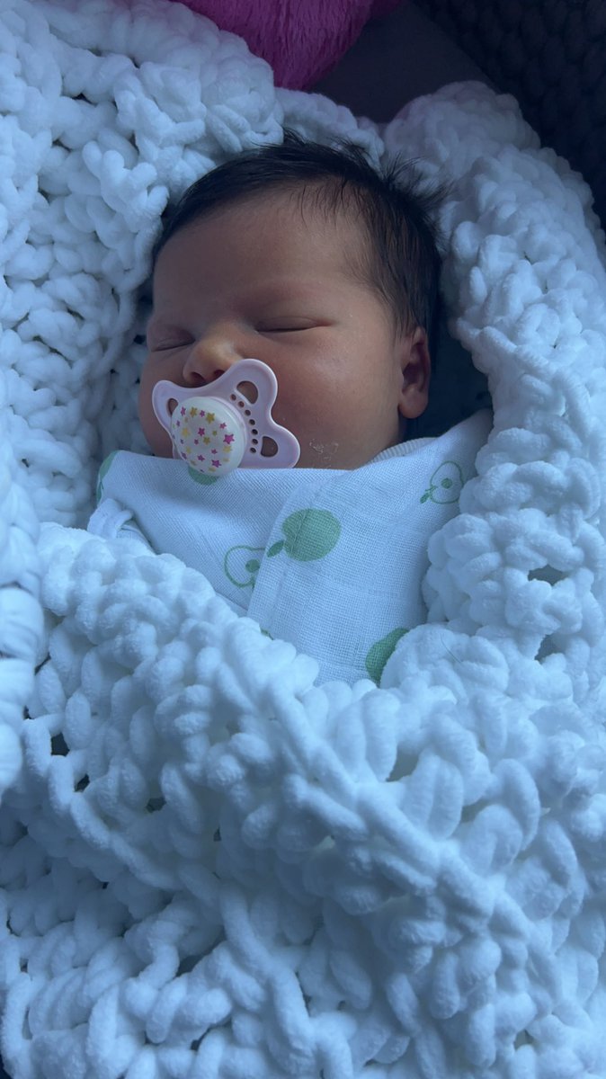 bedhead01's tweet photo. Welcome to the world Betsy Olive Holliday born 2 weeks early on the 23rd august- 8lbs
It was you I needed all along to complete me 🌎 my white baby turned out to be another pink 💗🤍. #betsy #baby#3 https://t.co/k0nz8UcAZx