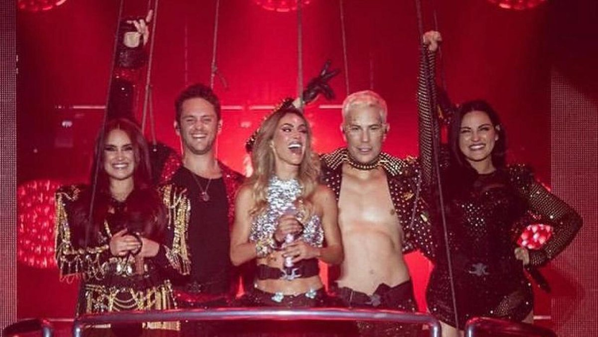 AngieSimic's tweet photo. Vratili su se 🥹 Želim da osetim ovu euforiju uživo, da me vrate 15 godina unazad kad ih čujem i vidim na okupu!! RBD je moje prvo fandom iskustvo. Nastavljam da ih manifestujem u Srbiji! 🤞🏻 https://t.co/r0FLGcWBE0
