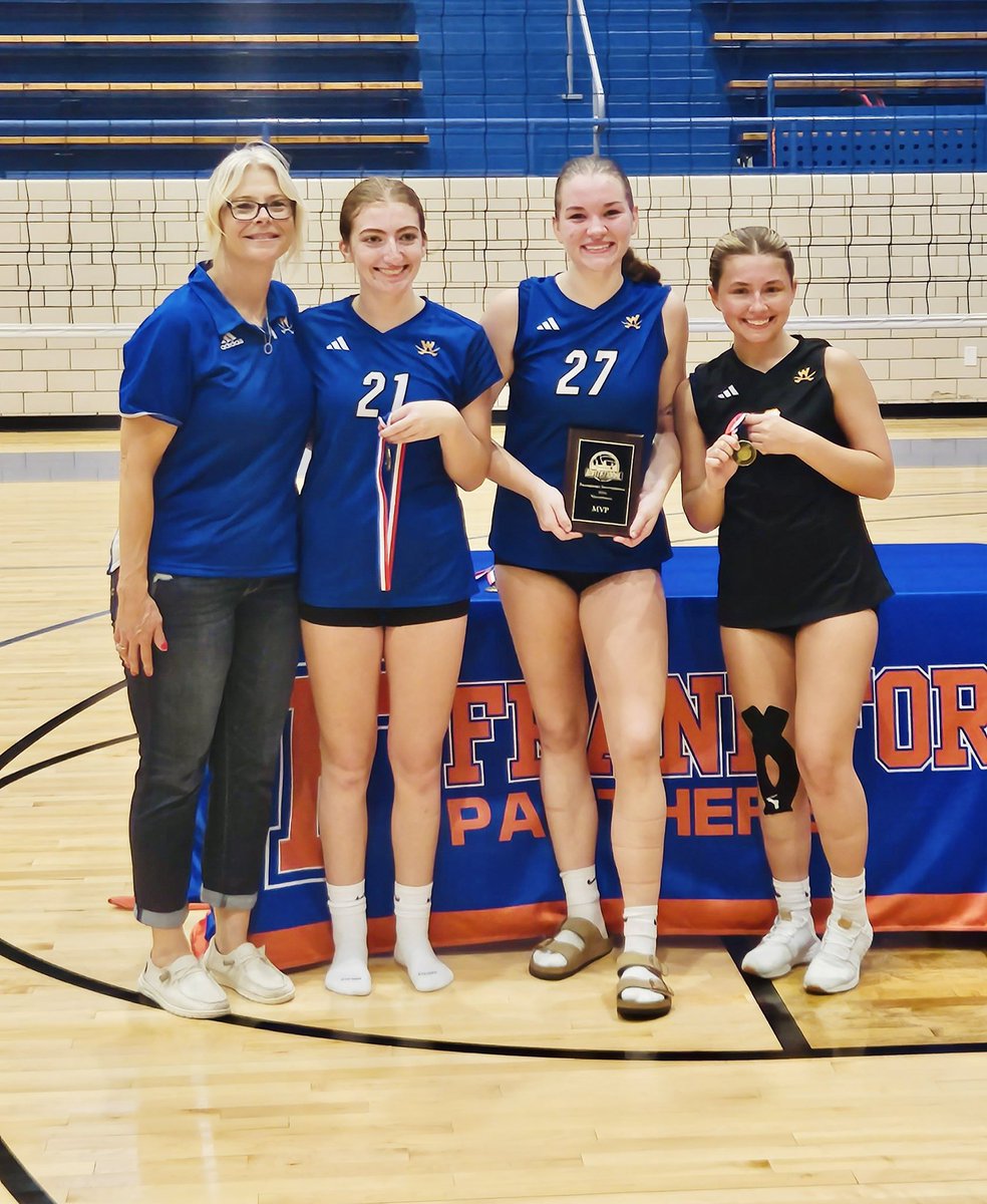 WC_Commanders's tweet photo. 🏐🚾COMMANDERETTES🚾🏐
Congrats to our Commanderette volleyball team for taking home the Championship at the Frankfort Invitational.
Congrats to:
Farrah Smith- all tournament player
Emma Mattingly- all tournament player
Addison Bowman - MVP tournament player

#WCPride https://t.co/K22ZZornKr