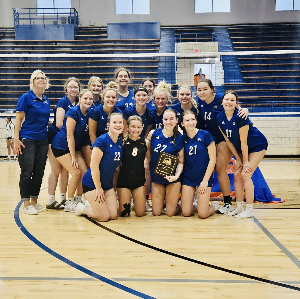 WC_Commanders's tweet photo. 🏐🚾COMMANDERETTES🚾🏐
Congrats to our Commanderette volleyball team for taking home the Championship at the Frankfort Invitational.
Congrats to:
Farrah Smith- all tournament player
Emma Mattingly- all tournament player
Addison Bowman - MVP tournament player

#WCPride https://t.co/K22ZZornKr