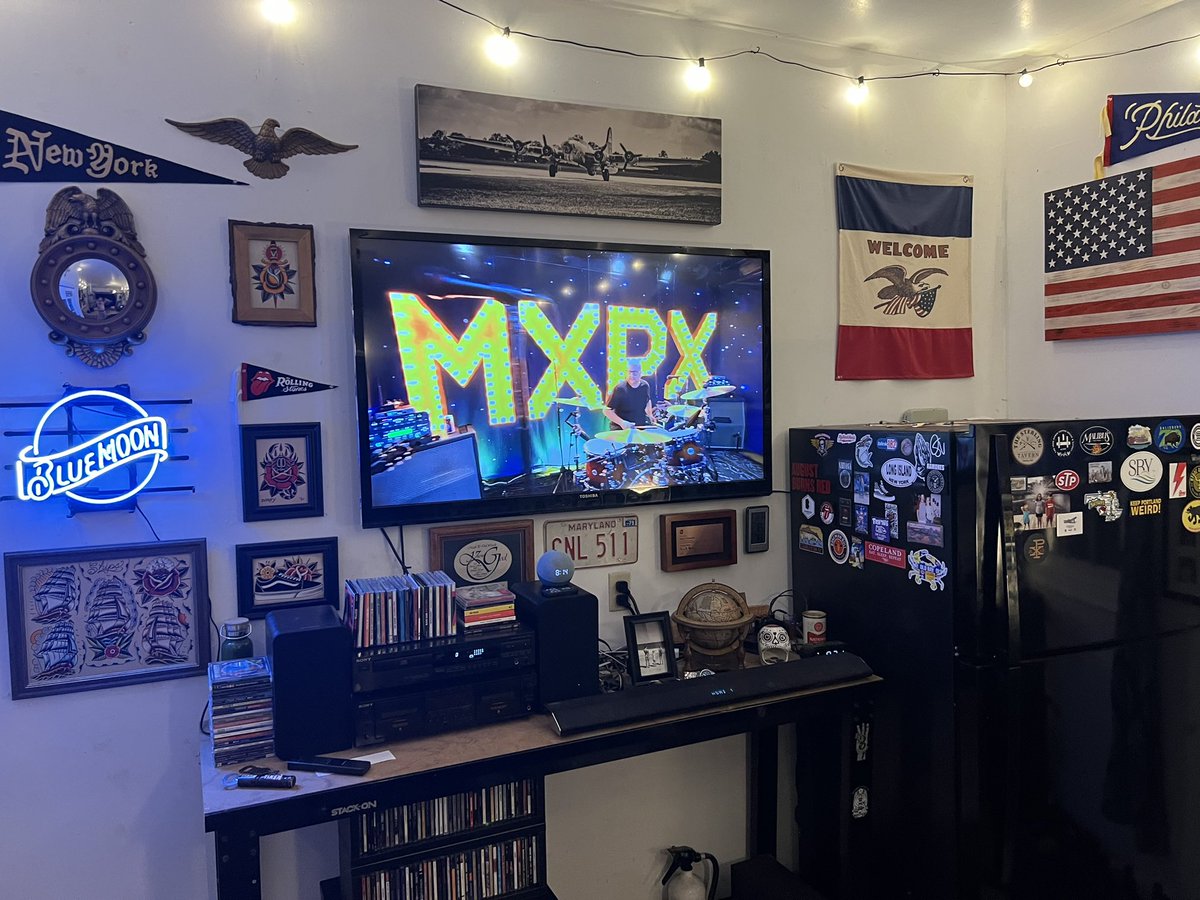 markdeweerdt's tweet photo. @mxpx LIVE in my garage (on youtubes) https://t.co/Ma6bZGODZz