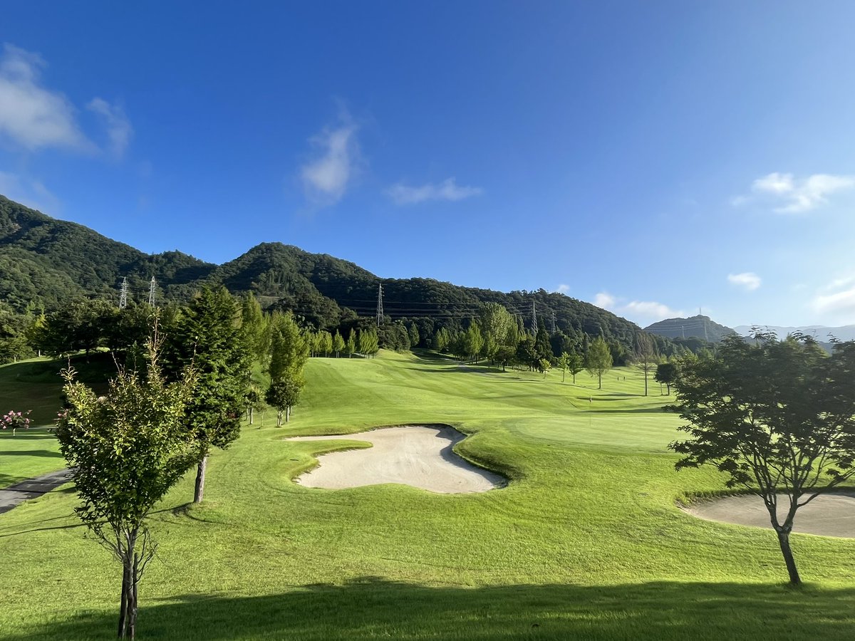 ballpark_golf's tweet photo. ゴルフラウンド⭐️交流会第2弾⛳️
in #花咲カントリー倶楽部
本日は
#東宝調布スポーツパーク
#横浜旭ファミリーゴルフ
#よみうりゴルフガーデン
#Timezips24
以上、4つの練習場で開催致します。
今朝も良い天気☀️
さぁ〜皆さん、楽しんできて下さい🫡 https://t.co/sp7XCZTQ0m