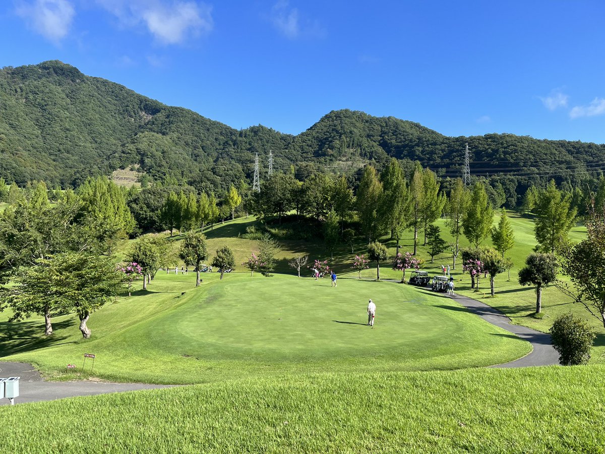 ballpark_golf's tweet photo. ゴルフラウンド⭐️交流会第2弾⛳️
in #花咲カントリー倶楽部
本日は
#東宝調布スポーツパーク
#横浜旭ファミリーゴルフ
#よみうりゴルフガーデン
#Timezips24
以上、4つの練習場で開催致します。
今朝も良い天気☀️
さぁ〜皆さん、楽しんできて下さい🫡 https://t.co/sp7XCZTQ0m
