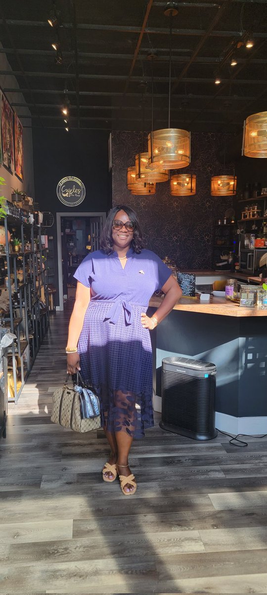 I went outside today. 
That's the tweet🥰
Oh and my dress was pretty...

#carefreeblackgirl
#brownskingirls
#smiling