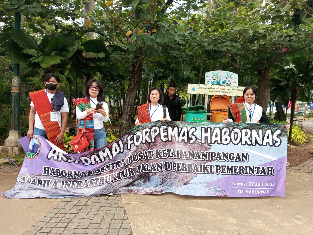 sihabuhabu's tweet photo. Bagi saya Presiden @jokowi adalah Presiden gagal dan partainya PDIP wajib ditenggelamkan, atau boikot Pemilu, kalau tuntutan perbaikan jalan Habornas tak didengar. https://t.co/GQLFwm7wqS