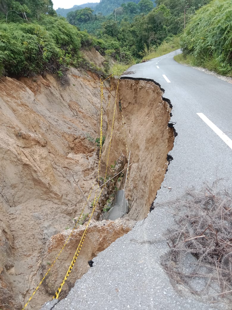 sihabuhabu's tweet photo. Bagi saya Presiden @jokowi adalah Presiden gagal dan partainya PDIP wajib ditenggelamkan, atau boikot Pemilu, kalau tuntutan perbaikan jalan Habornas tak didengar. https://t.co/GQLFwm7wqS
