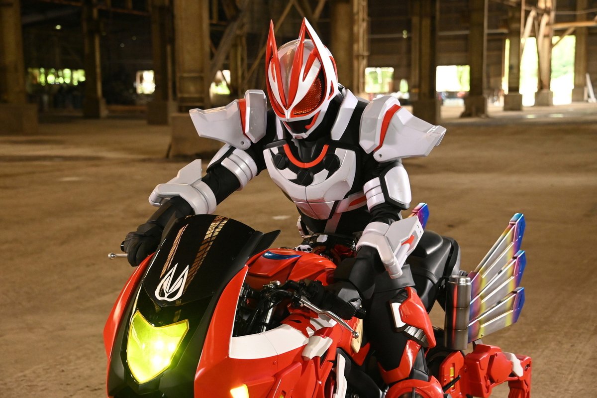 krGEATS_toei's tweet photo. コンちゃ！

#仮面ライダーギーツ
最終話『黎明Ⅰ：ここからがハイライトだ！』のご視聴、
そして1年間の応援本当にありがとコン🦊

願うことは美しい、そのために戦うことは素晴らしい！

ギーツの物語はここで終わりだけど
景和たちの人生はまだまだ続く🦊

これからもハイライトだコン！
#AceWithUs https://t.co/GGlU4ctuBP