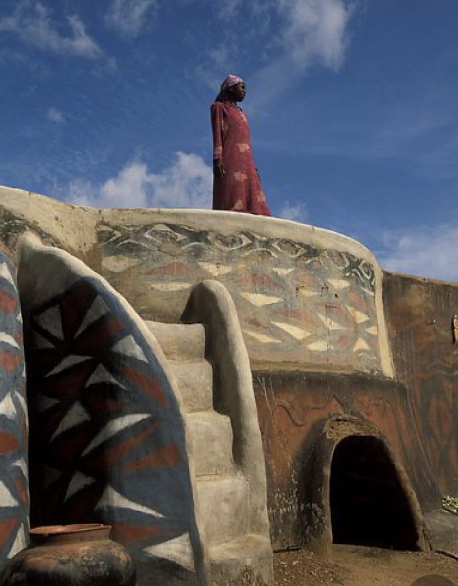 Gurunsi (Burkina Faso) women are responsible for the striking wall paintings found in their villages.

Architectural art who preserves natural greenery, scenery, and measures against global warming.