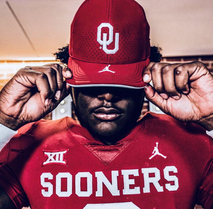 🚨🚨🚨BREAKING NEWS🚨🚨🚨

IMG Academy ⭐️⭐️⭐️⭐️⭐️ DL David Stone has committed to Oklahoma.

Stone is currently ranked as the 10th-best prospect in the nation by Rivals and 247 Sports, and 13th by On3.

Profile ➡️ 247sports.com/player/david-s…

#OUDNA | #BoomerSooner