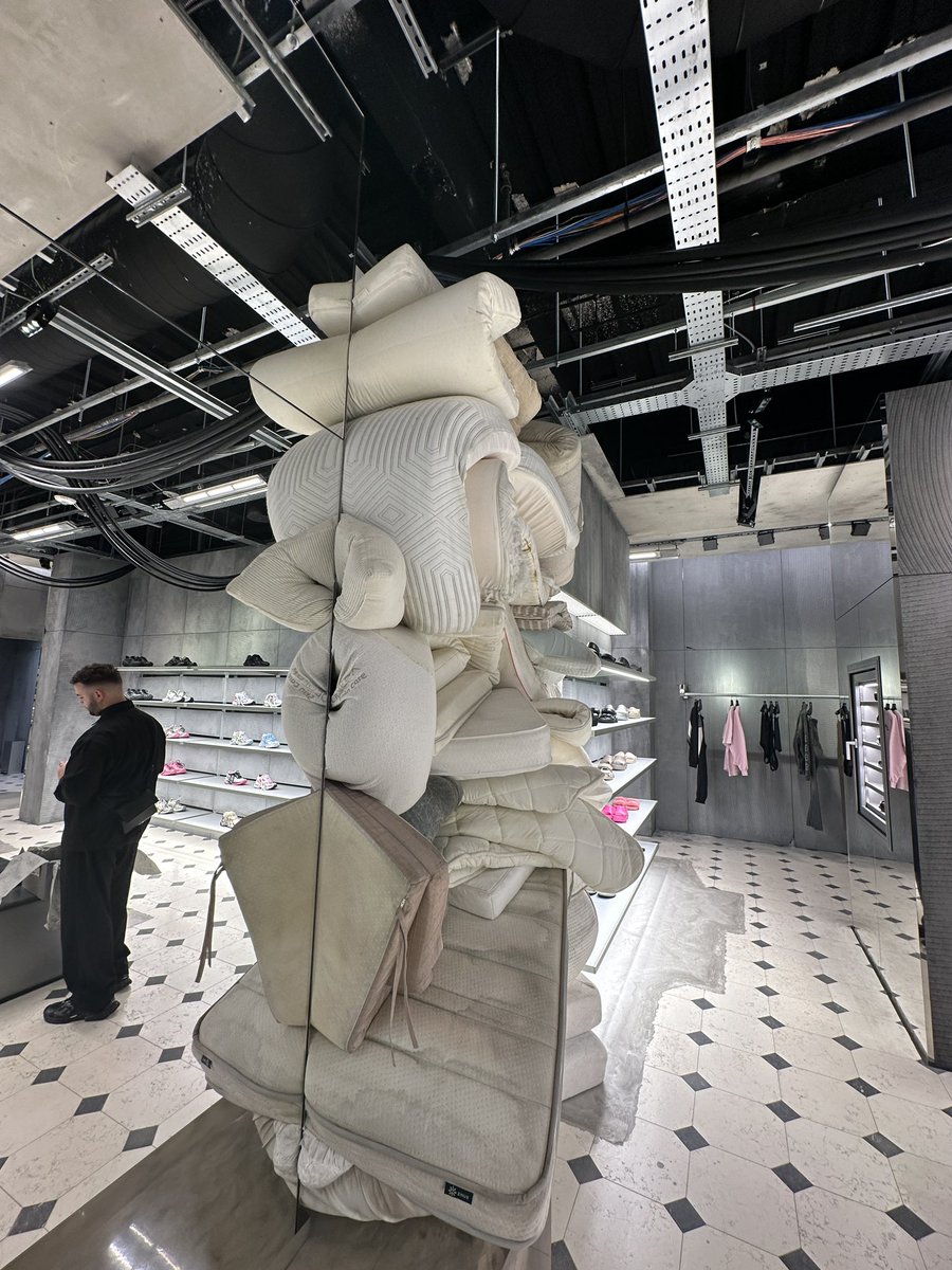 Monsieur de Montespan tweet media