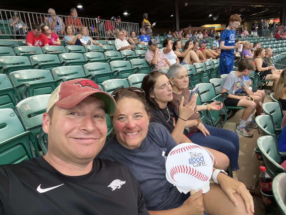 bubba_7stanley's tweet photo. @ARTravs Take me out to the ballgame! https://t.co/X0Fz67JtWF