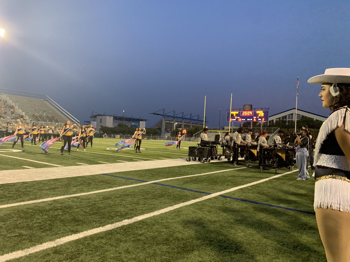ECHSHornetBand's tweet photo. First of many Friday Night Lights this season. Go Hornets! @Spirit_ECHS 💃@ECHShornets 🐝 @_ECAthletics @_ECFootball 🏈 @ECISDtweets @MrRonGarza @MsBKlifelearner https://t.co/hkgogp0qyI