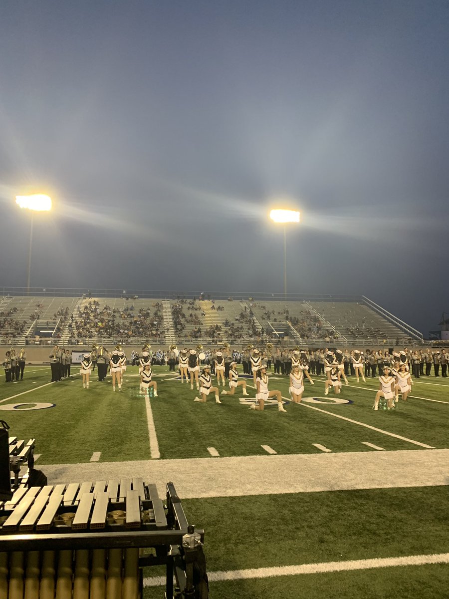 ECHSHornetBand's tweet photo. First of many Friday Night Lights this season. Go Hornets! @Spirit_ECHS 💃@ECHShornets 🐝 @_ECAthletics @_ECFootball 🏈 @ECISDtweets @MrRonGarza @MsBKlifelearner https://t.co/hkgogp0qyI