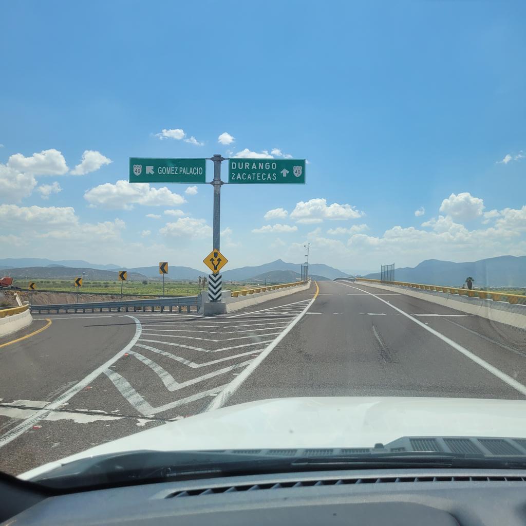 angelcepedam's tweet photo. vámonos, al rato nos vemos #Carretera #ViajeExpress #Domingo https://t.co/1YM0TWZSsT