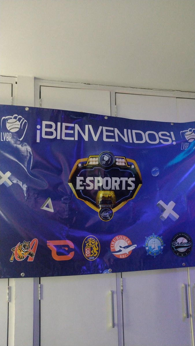 Hoy me pase por el <a href="/spartacusesport/">Spartacus E-Sports</a> a ver el torneo E-Sports que está llevando la <a href="/LVBP_Oficial/">#NuestroBeisbol ⚾️🇻🇪</a>, que buen ambiente y lugar me encontré en centro plaza.

Aproveche de ganar par de partidas en fortnite 🌚