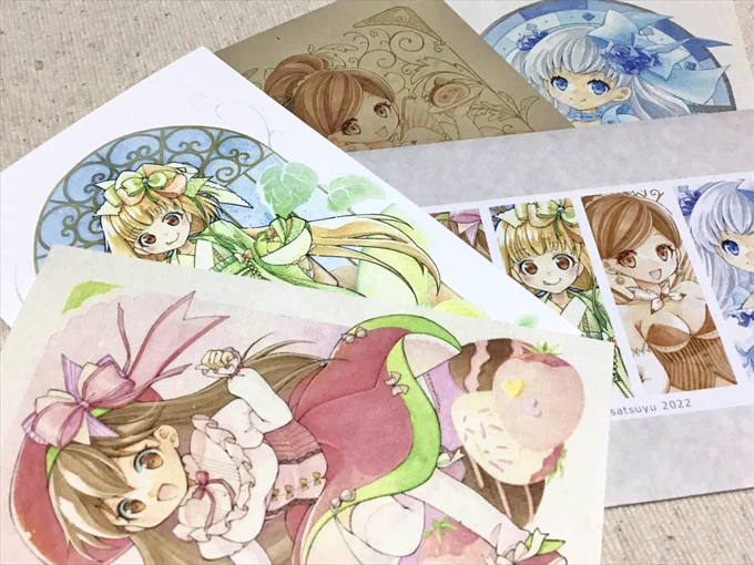 #岐阜新文化展R もいよいよ最終日です夏が終わるー物販も一部ラストワン報告いただいています。スッキリなくなってくれると嬉しいな!新作絵クリアファイル、ミニ色紙、ポストカードセット、ドローイング付アナログイラスト集が各在庫1かな?展示絵もじっくりご覧いただければー 