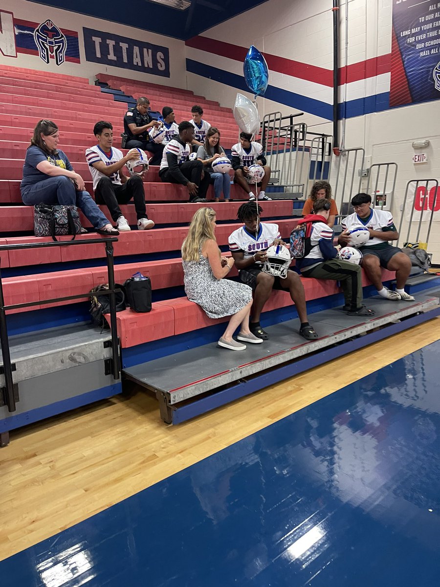 martinezd20's tweet photo. 3rd annual Adopt A Titan! Thank you staff for making our meet &amp; greet at great success. You are serving as a mentor to these athletes by checking in on them whether it is academically, athletically, socially, or emotionally. #TitanStrong #TitanUp https://t.co/vzAC00e1GN