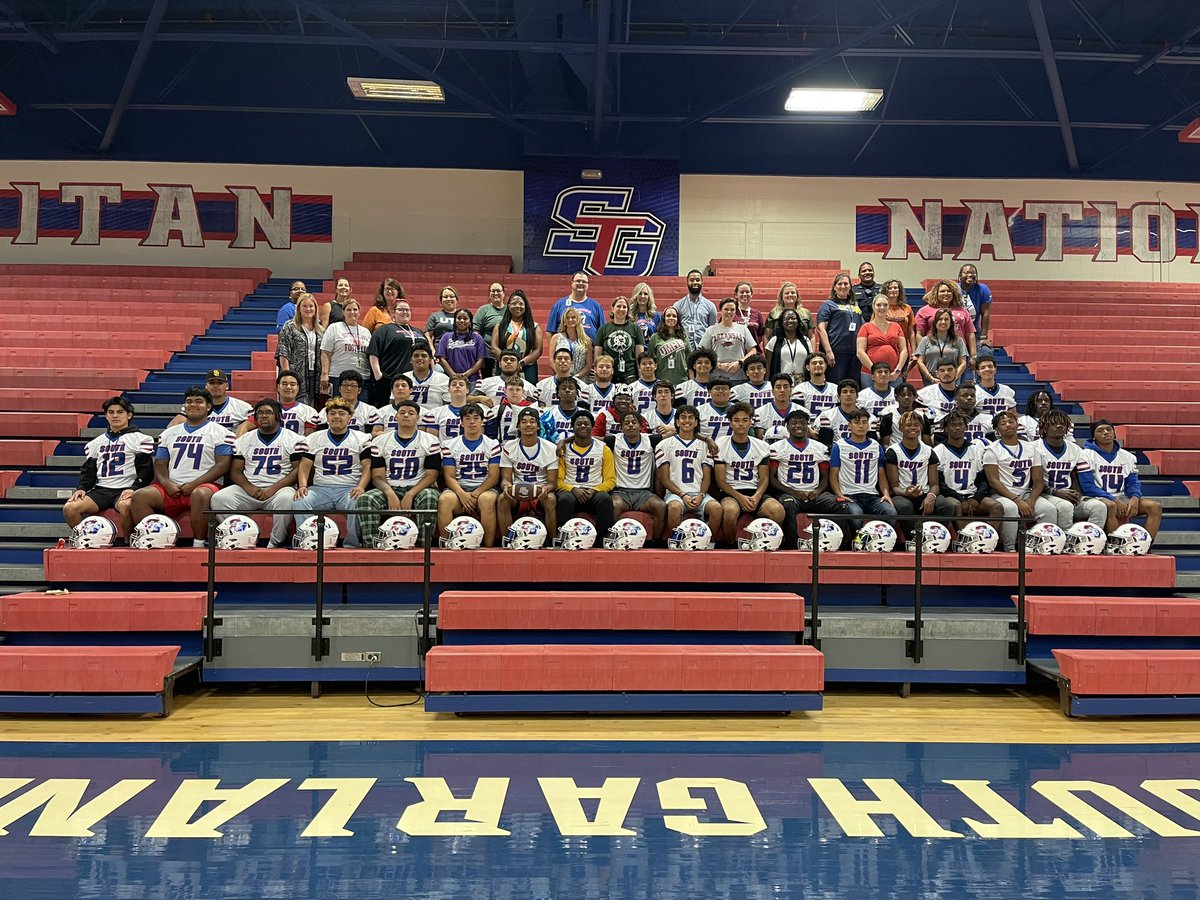 martinezd20's tweet photo. 3rd annual Adopt A Titan! Thank you staff for making our meet &amp; greet at great success. You are serving as a mentor to these athletes by checking in on them whether it is academically, athletically, socially, or emotionally. #TitanStrong #TitanUp https://t.co/vzAC00e1GN