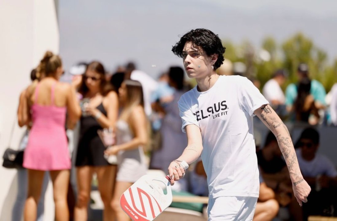 Landon Barker ontem durante o torneio de pickleball no evento da Celsius em Sherman Oaks, Califórnia.