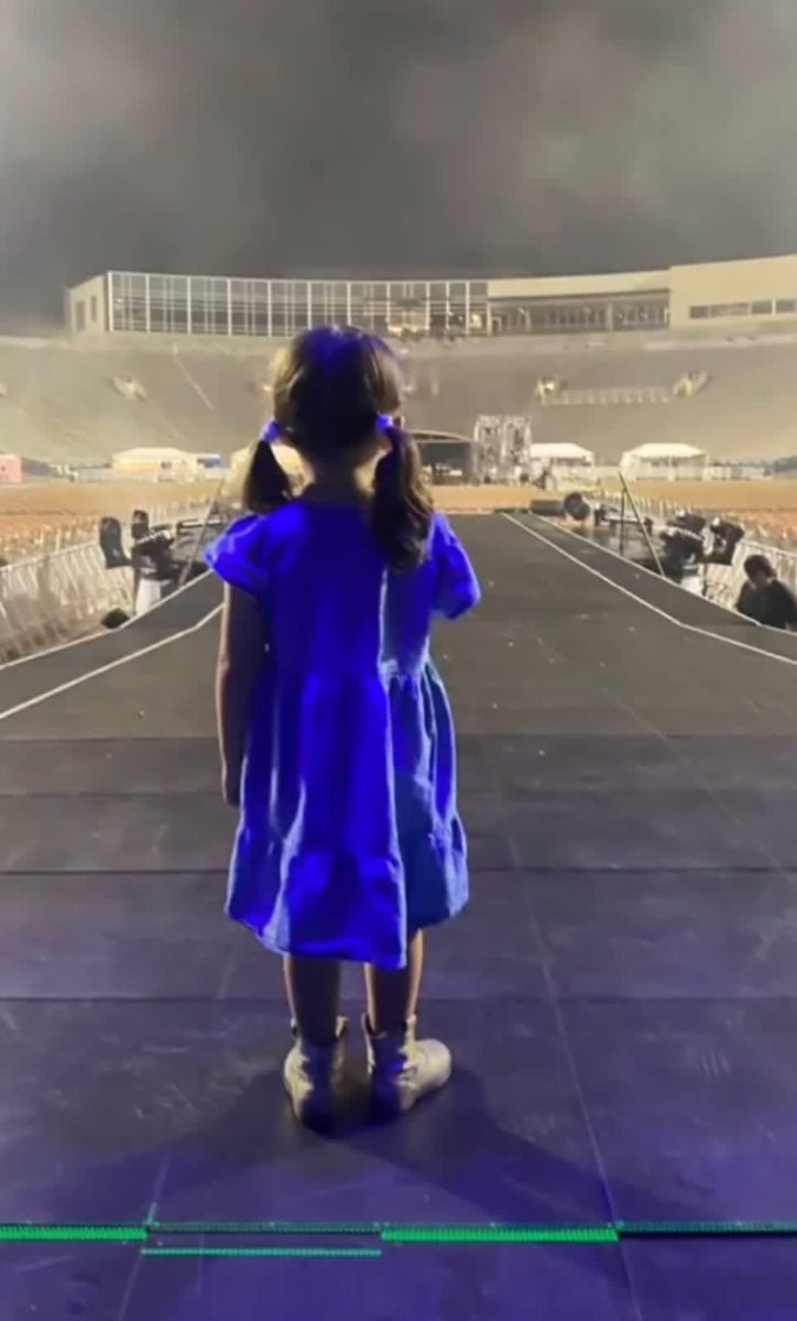 dmstreams's tweet photo. Soy Maria Paula Tour ☮️😭 https://t.co/ZWpTeTP9jq