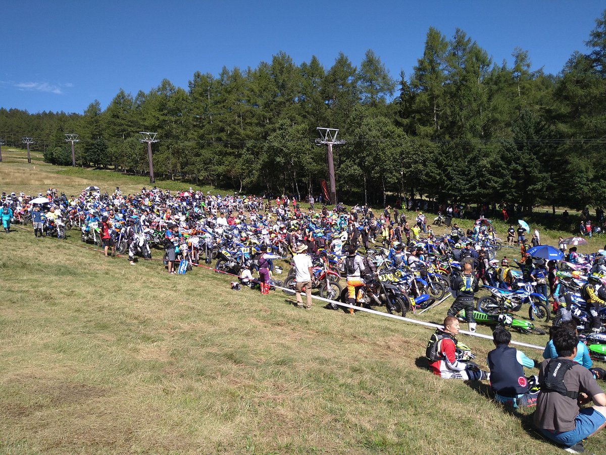 yz125gingaman1's tweet photo. JNCC R7 bluResort始まりました😁
超ハイスピード、フルフラットの最高のコンディションです🤩
午後のCOMP出走楽しみです😁
※コース付近に猛毒のトリカブトが群生していました。観戦される親御さんは十分に注意してください※
　
#jncc
#TeamDAITO
#MCjapan
#SHINKO
#株式会社TAKUMI
#林工業株式会社 https://t.co/EABlbAomdF
