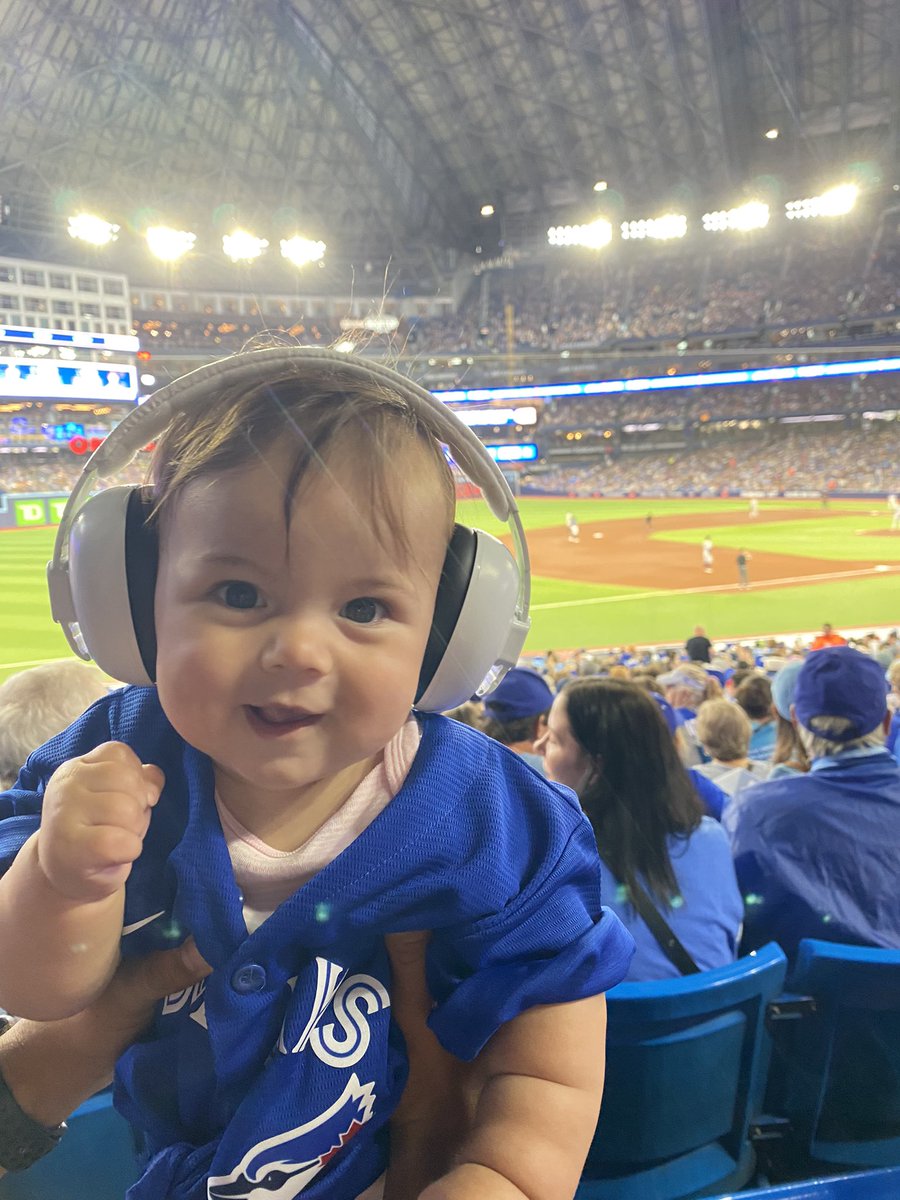 leonchdaniel's tweet photo. Start them young. Right? @BlueJays https://t.co/Krq38Crp2o